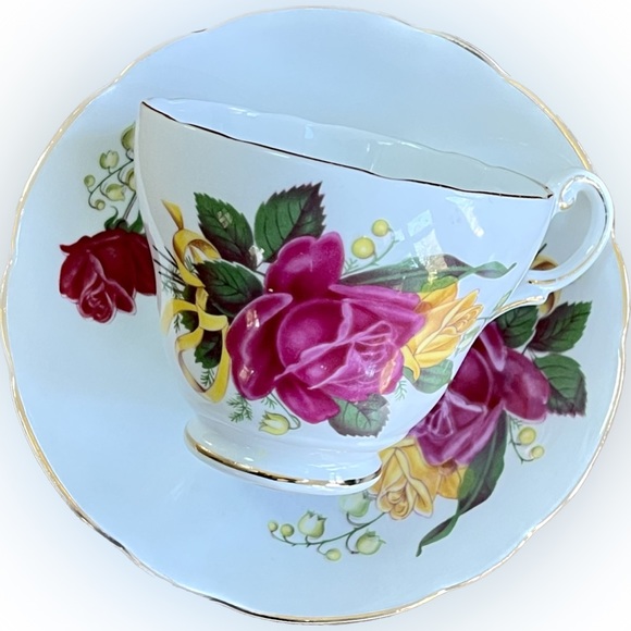 🎈2/$30 - REGENCY Bone China TEACUP & SAUCER. Roses & Lily of the Valley. - Picture 1 of 8